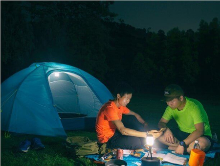 Lampa LED kempingowa Fenix CL26R (zielona)